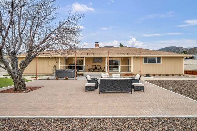 Building Photo - FULLY FURNISHED MOUNTAIN VIEW RETREAT with HOT TUB, RV PARKING & NO HOA