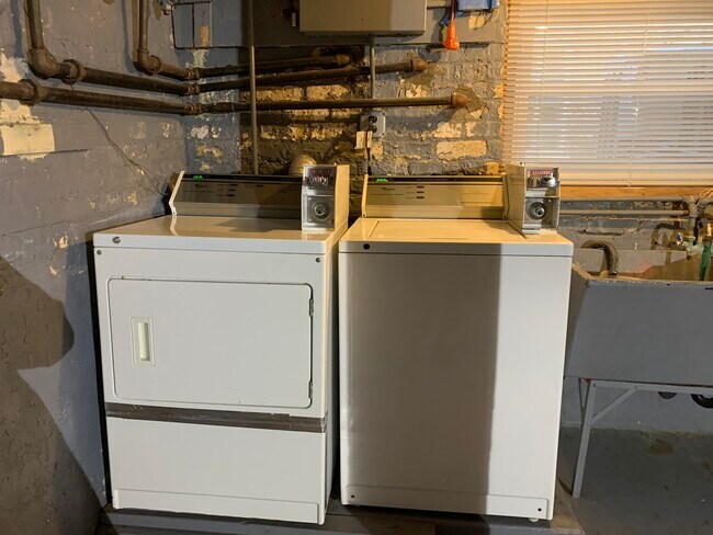 Building Photo - 5656 W Grace St