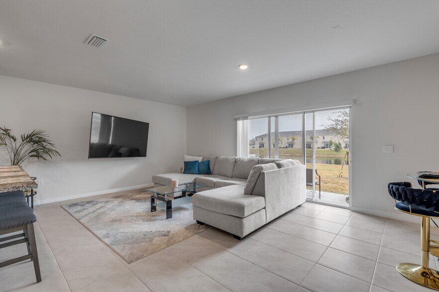 Building Photo - 2724 Silver Canoe Dr