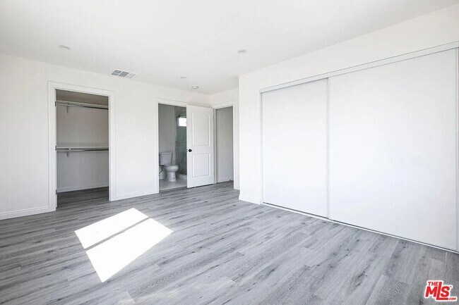 Building Photo - 6817 Bertrand Ave