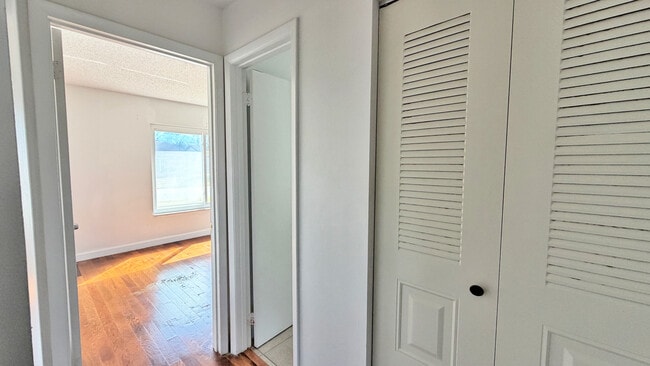 Building Photo - 5523 Westbrook Dr