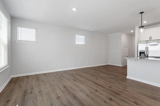 Building Photo - 51 Pansy Pk