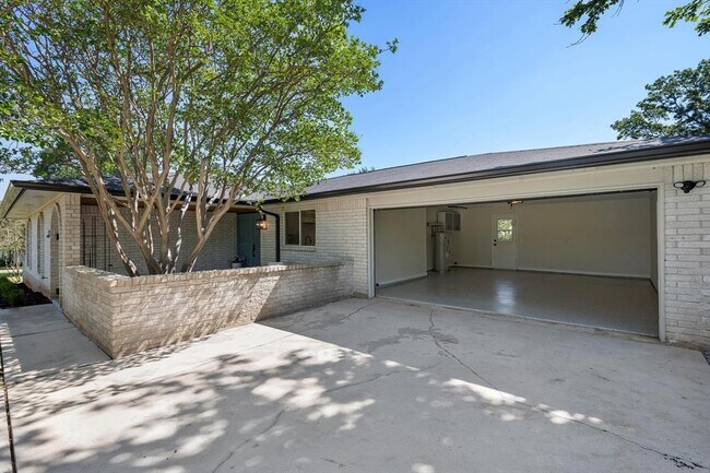 Building Photo - 109 Woodland Rd