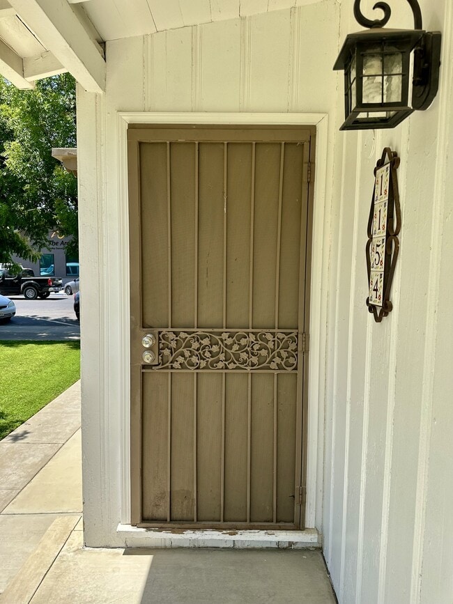Building Photo - 1154 F St
