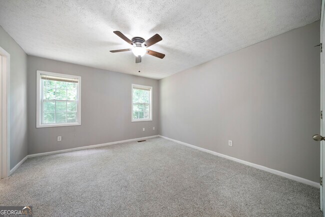 Building Photo - 347 Farm Brook Ln