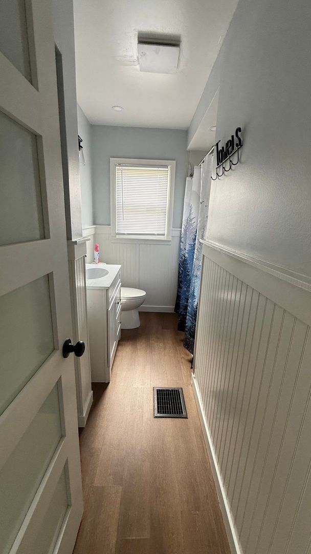 Building Photo - Cute! Renovated 2 Bedroom Home near Anderson Univ