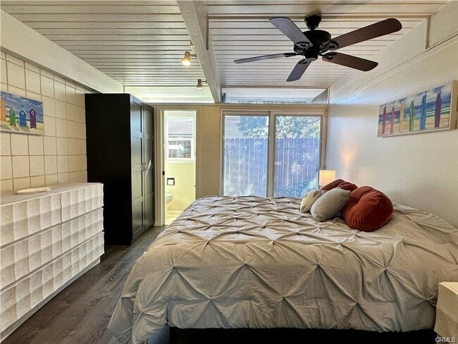 Building Photo - Fully furnished mid-century modern oasis located less than a mile