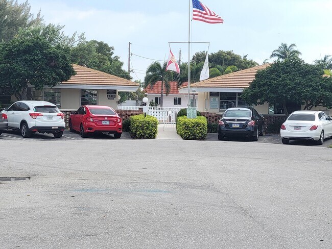 Building Photo - 1340 NE 28th Ave