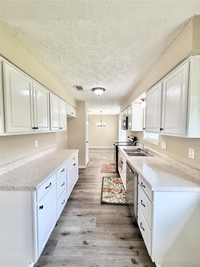 Building Photo - 13330 Cologne Dr