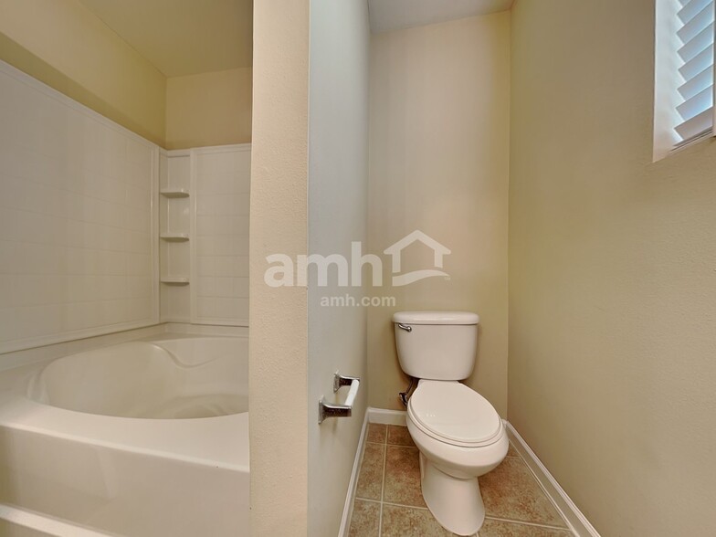 Building Photo - 107 Oak Knoll Dr