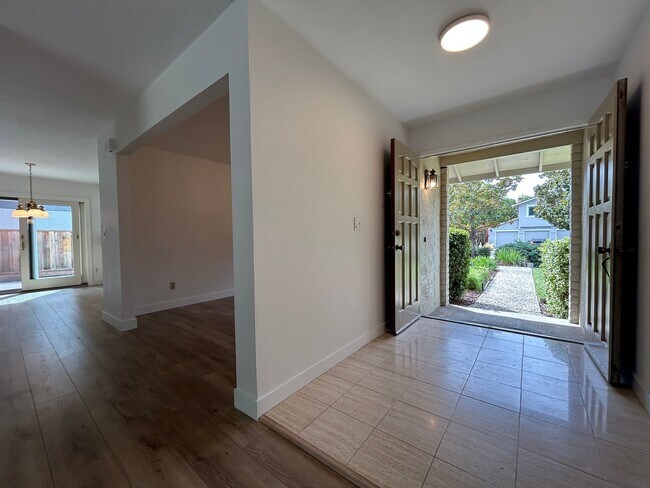 Building Photo - Spacious 4-Bedroom 2.5 Bath Single-Story H...