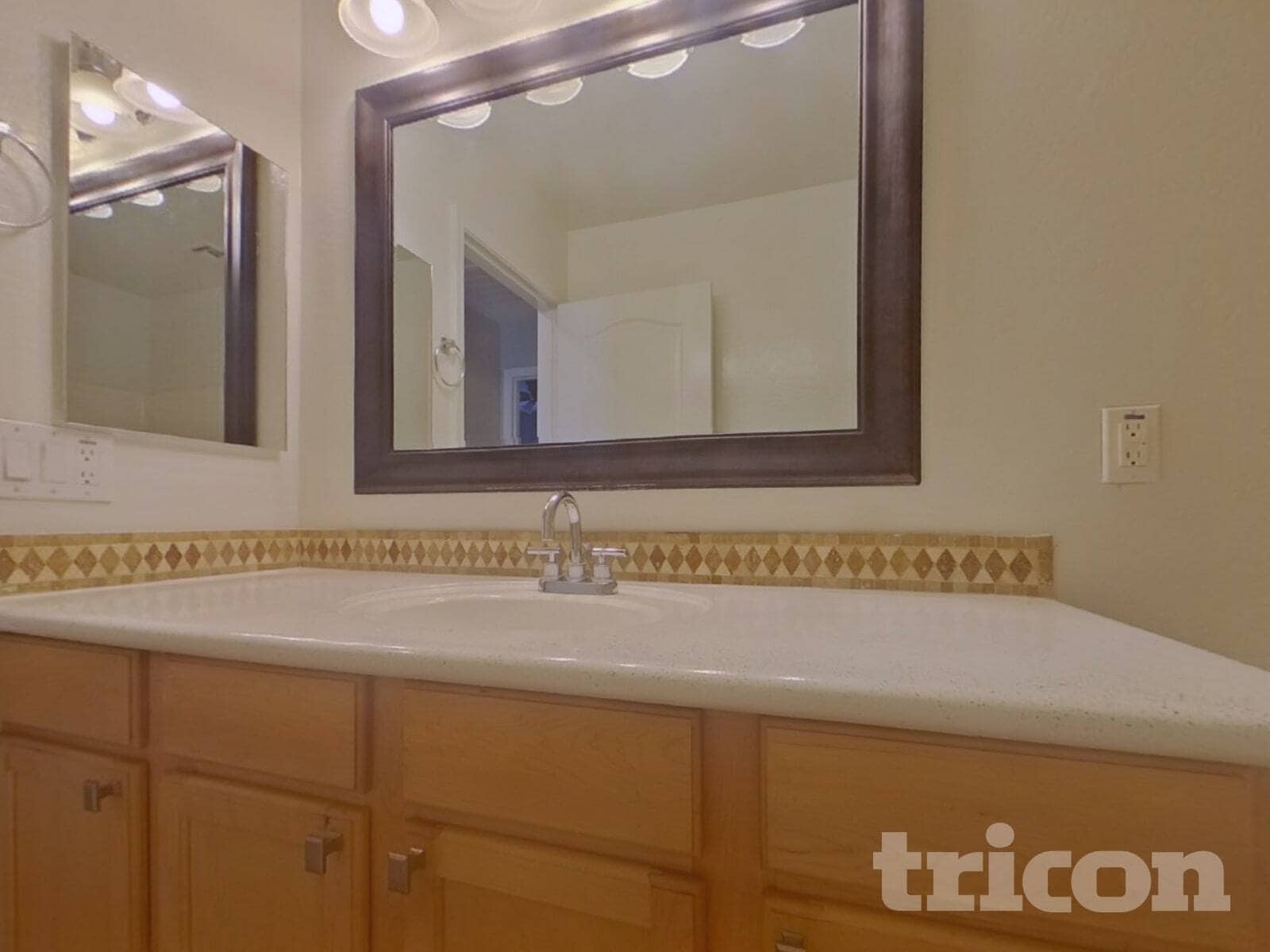 Building Photo - 25841 W Valley View Dr