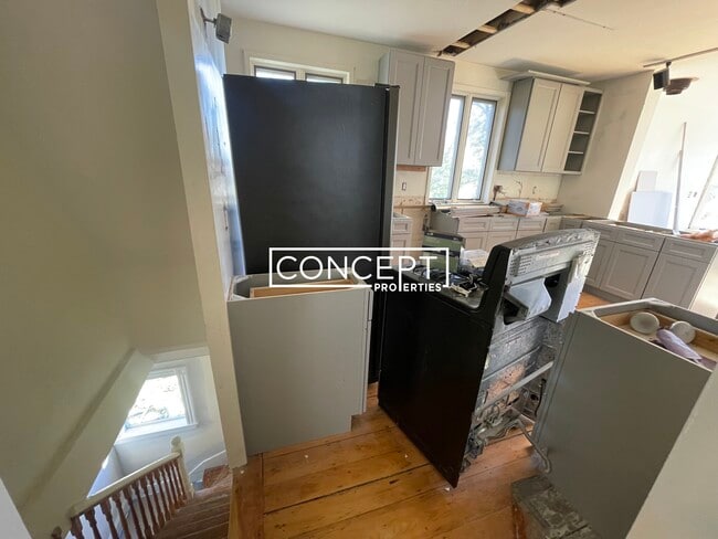 Building Photo - 54 Lawn St