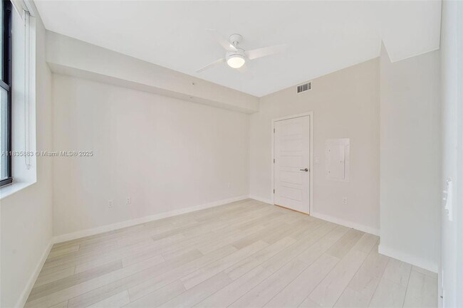 Building Photo - 555 NE 8th St