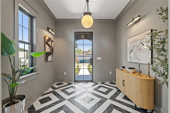 Building Photo - 807 W Park Ave