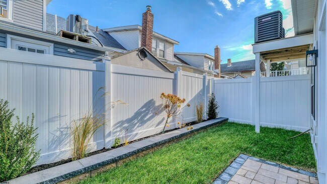 Building Photo - 107 N New Haven Ave