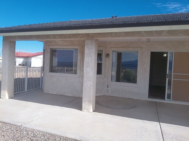 Building Photo - Long Term 3 bedroom 2 bath 3 car