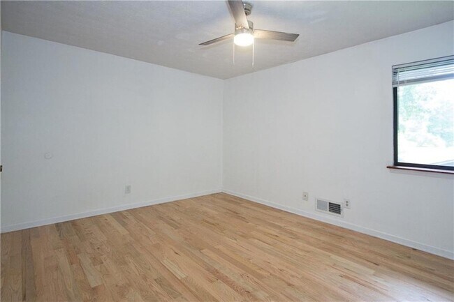 Building Photo - 1169 Hillcrest Ct NW