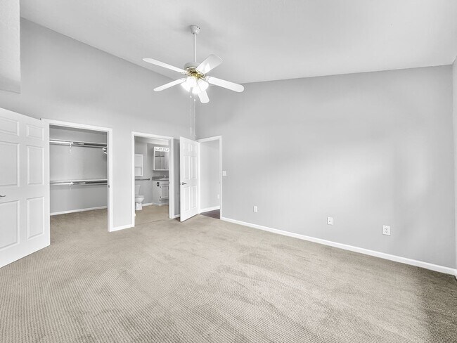 Building Photo - Beautiful 2BR 2BA Home w/ Sunroom • Full Kitchen Suite • Attached Garage in Columbus