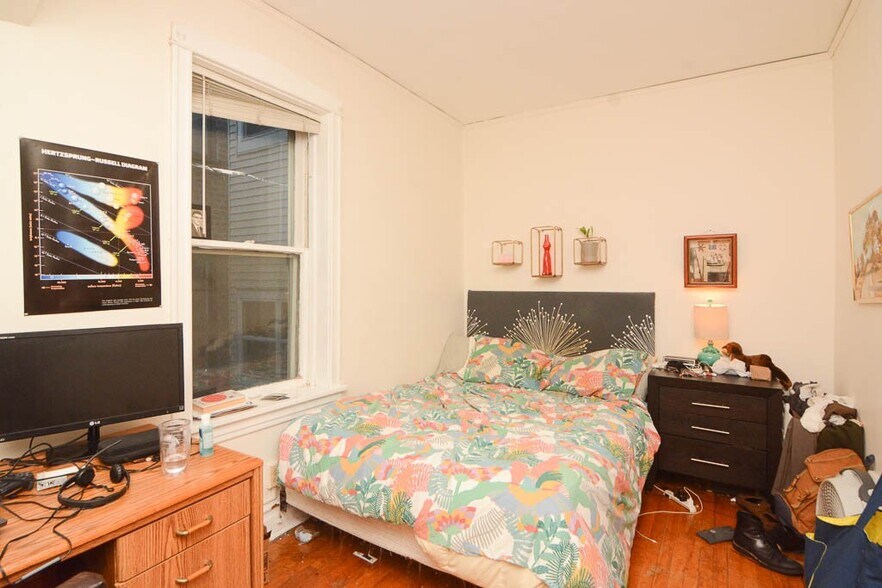 Building Photo - 3821 N Damen Ave