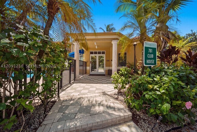 Building Photo - 771 N Pine Island Rd