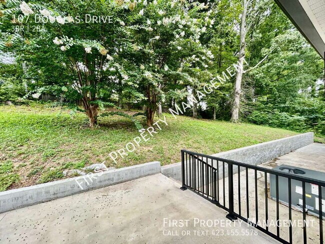 Building Photo - 107 Douglas Dr