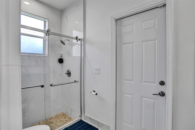 Building Photo - 3772 Oak Ridge Cir