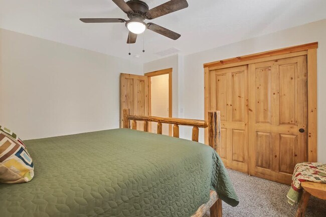 Building Photo - 130 Par Dr