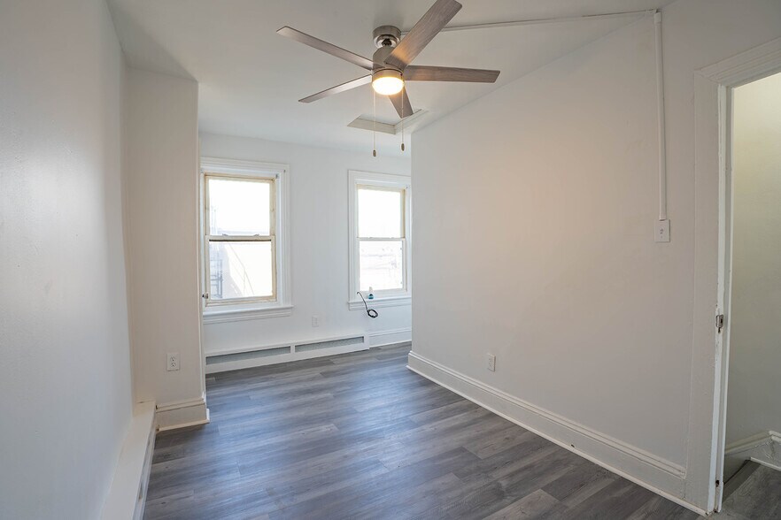 Building Photo - 120 Perry St