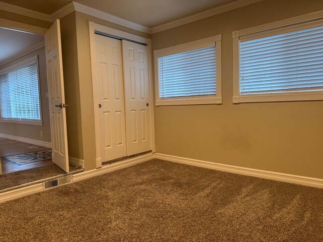 Building Photo - Cozy 3 bedroom 1.75 bath in Renton near Re...