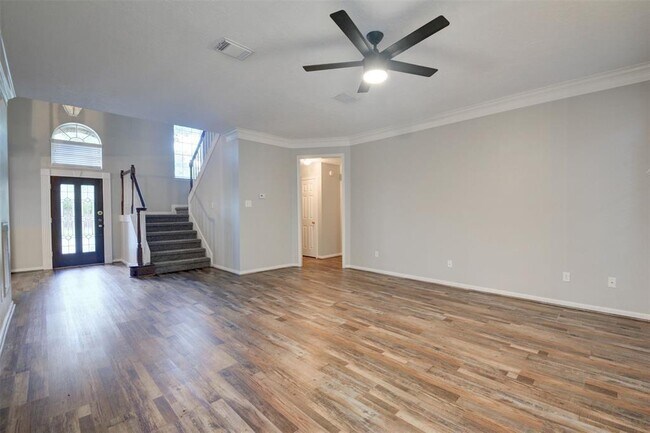 Building Photo - 539 W North Hill Dr