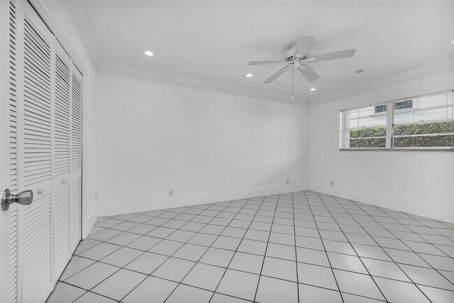Building Photo - 2427 Sea Island Dr