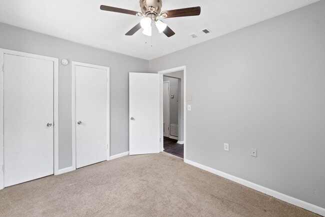 Building Photo - Duplex - For Rent West Side $ 1200.00/Month