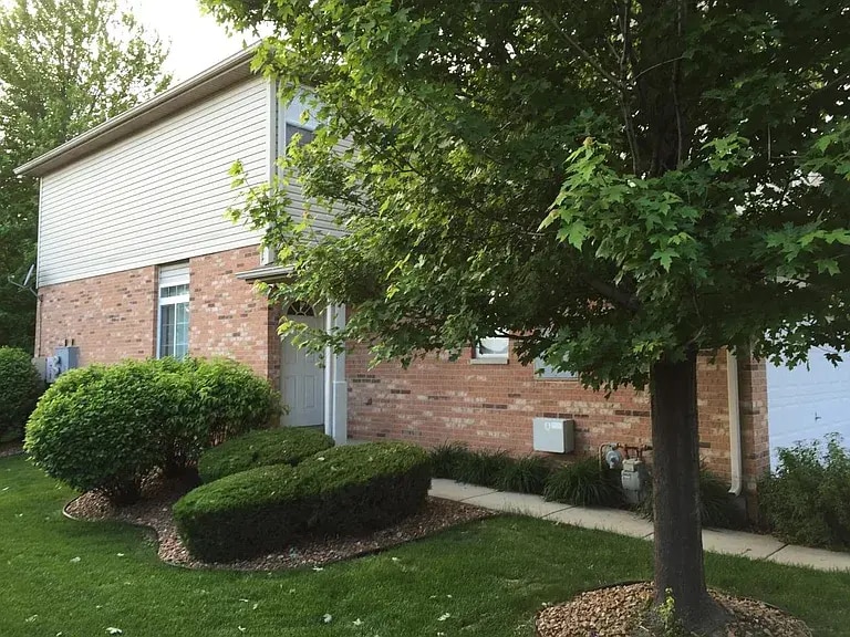 Side Yard - 1738 Windward Ave