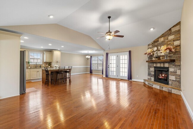 Building Photo - Lovely, Single Level, 3 Bedroom 2 Bath Home