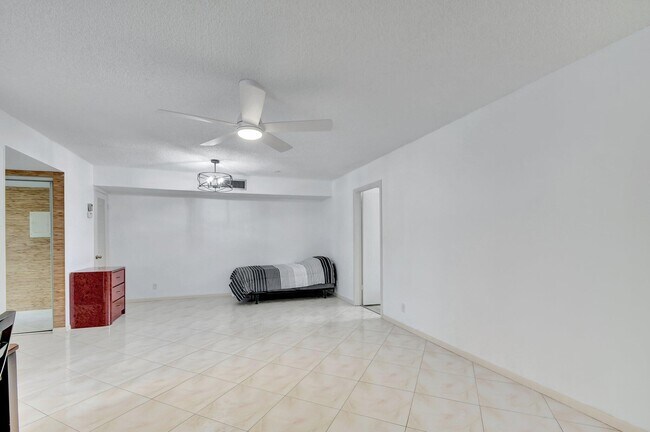 Building Photo - 459 Piedmont J