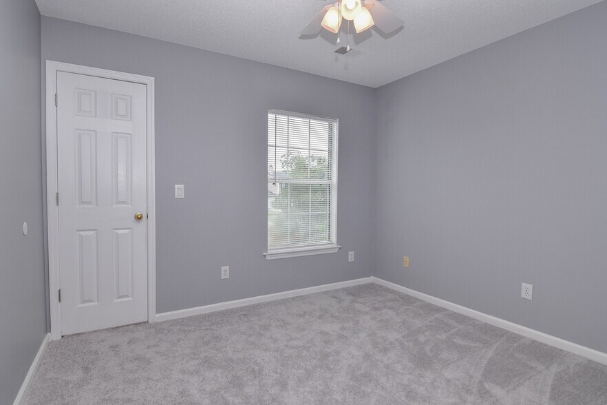 Building Photo - 174 Two Pond Loop