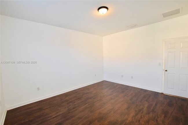 Building Photo - 20733 NE 10th Ct