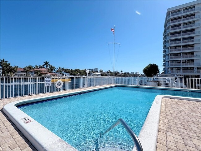 Building Photo - 3100 NE 49th St