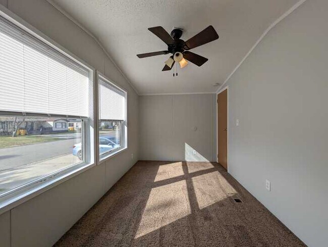 Building Photo - 52224 Quaker Hill Ln