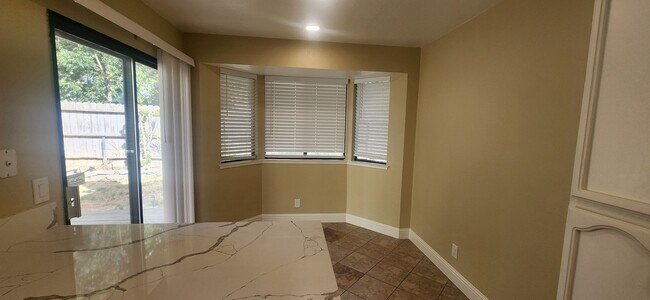 Building Photo - Updated 3 Bedroom 2 Bathroom Home in Pocke...