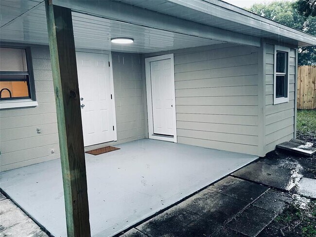 Building Photo - 5323 Satsuma Dr