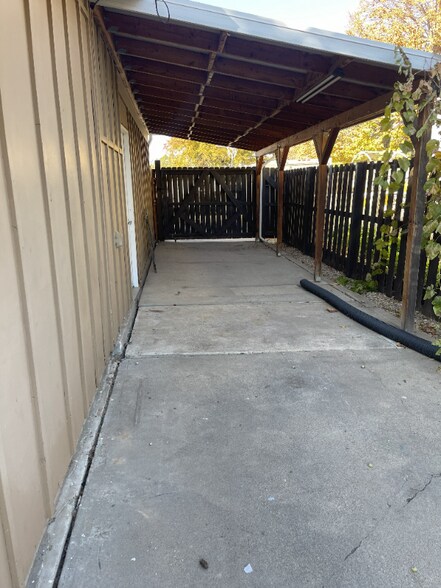 Building Photo - 1096 N 300 W