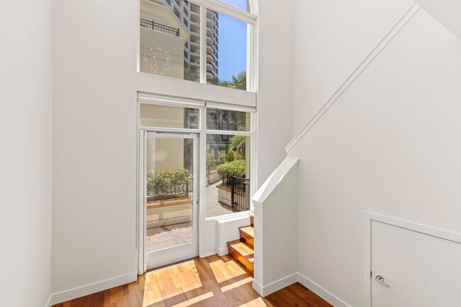 Building Photo - Stunning Marina District 2 Bedroom + a Lof...