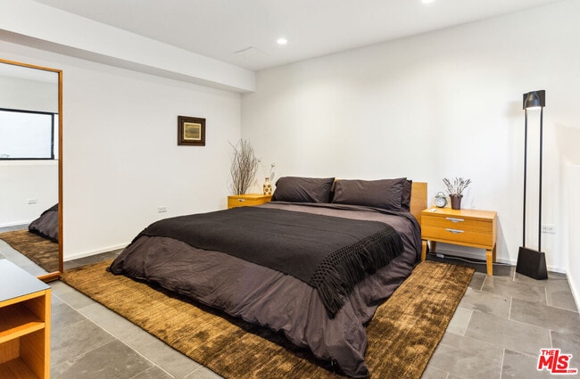 Building Photo - 2055 W Silver Lake Dr