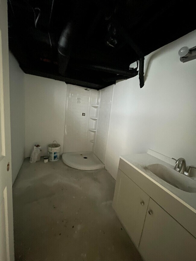 Building Photo - 436 S Washington St