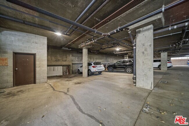 Building Photo - 14572 Dickens St