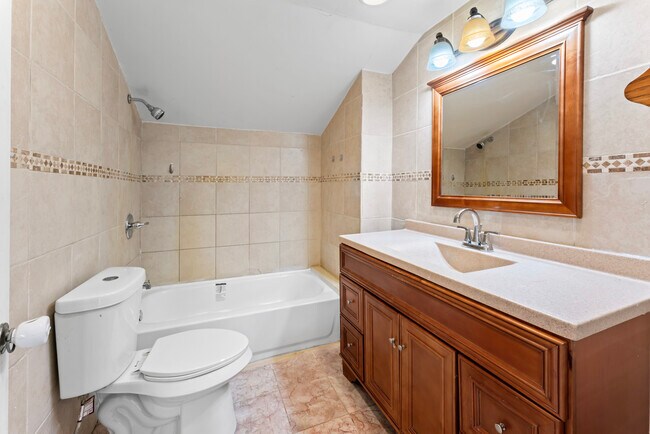 Building Photo - 2916 Oakwood Ave