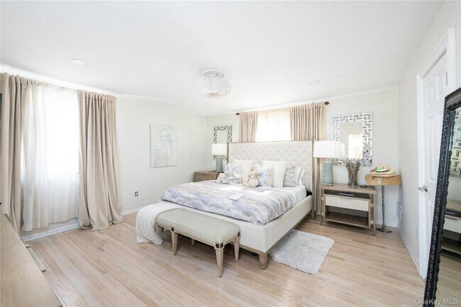 Building Photo - 850 S Lake Blvd