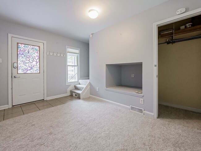 Building Photo - Welcome to this beautiful 1 bedroom, 1 bat...